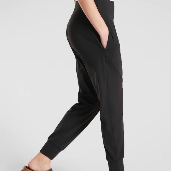 Athleta Salutation Cruise Jogger in Powervita - Picture 4 of 16